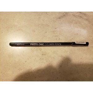 City Color Photo Chic Eyeliner Pencil Highly Pigmented in Hunter Green New